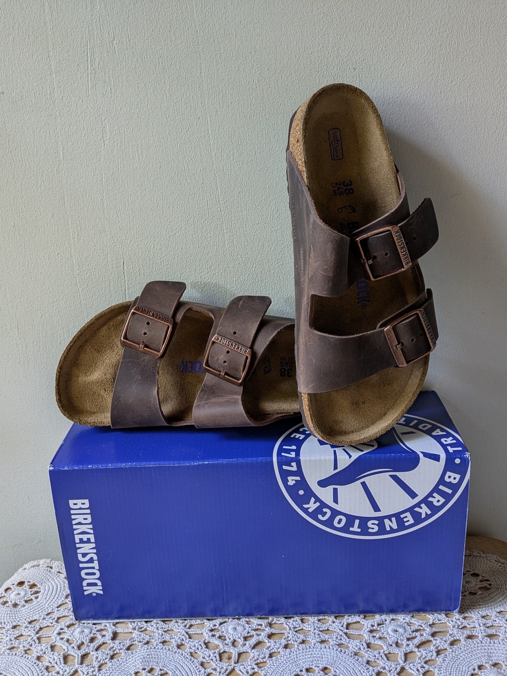 Birkenstock Women's Arizona Habana Brown Leather Sandals Size 38 7 7.5